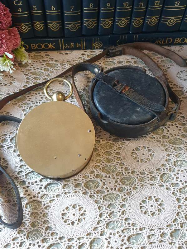 WATCHMAN CLOCK. MANUAL WINDING. BRASS | DISC | RECORDING. 1900