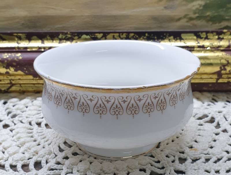 ROYAL ALBERT SUGAR BOWL