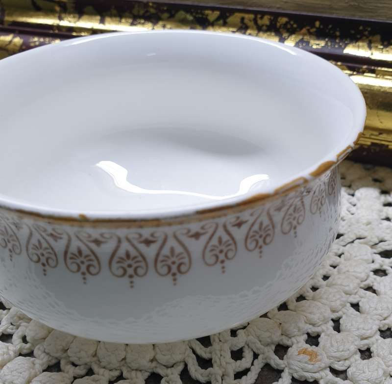 ROYAL ALBERT SUGAR BOWL