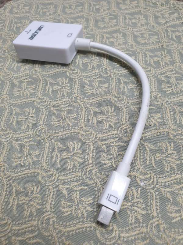 MINI DVI TO VGA ADAPTER