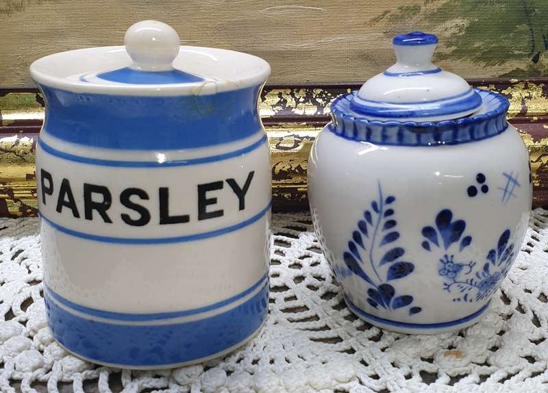 SET OF  SMALL VINTAGE JARS