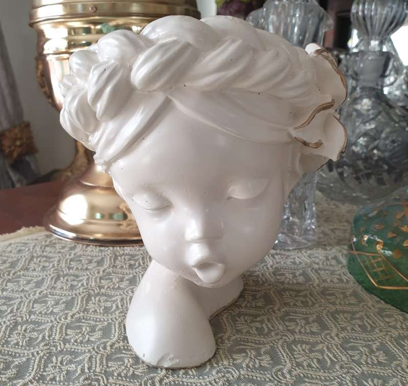 CONCRETE FACE PLANTER