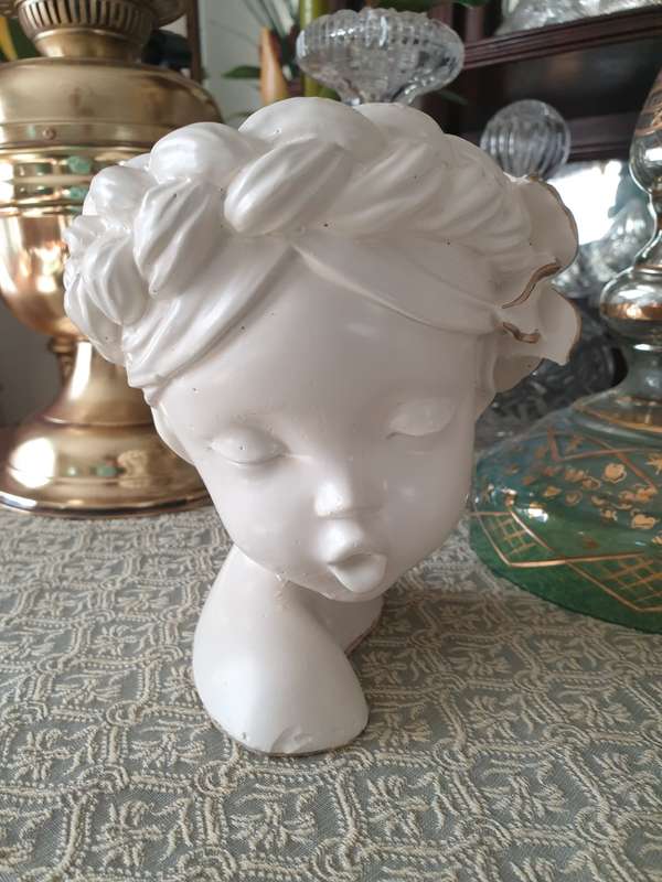 CONCRETE FACE PLANTER