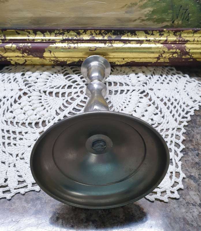 METAL CANDLE HOLDER