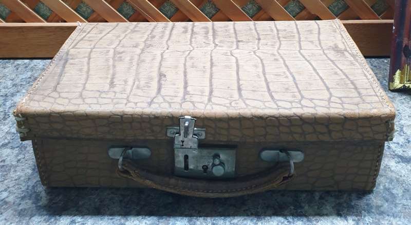 BRITISH MADE VINTAGE TRAVEL STATIONARY CASE
