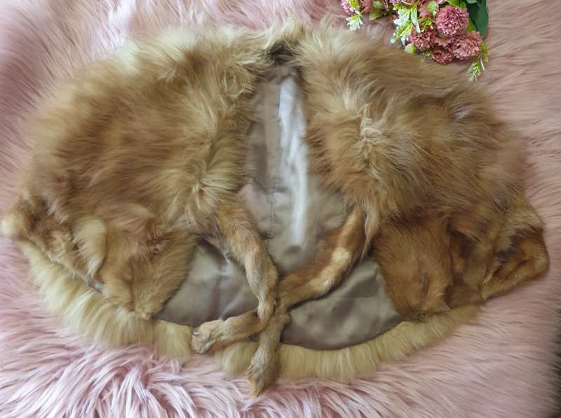 REAL VINTAGE  FUR SHOULDER CAPE