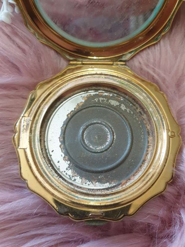 VINTAGE COMPACT