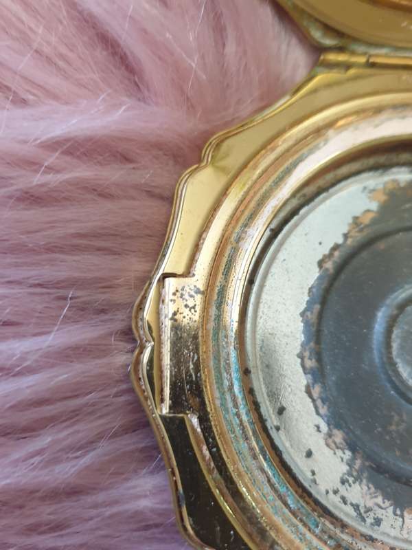 VINTAGE COMPACT