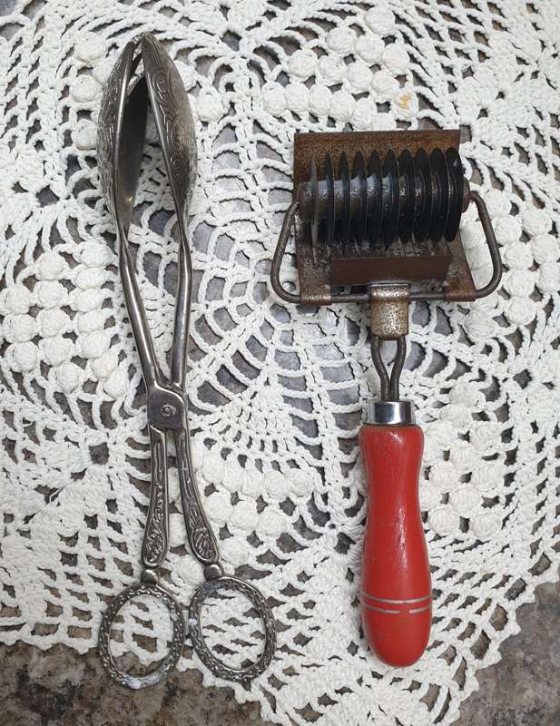 VINTAGE UTENSILS