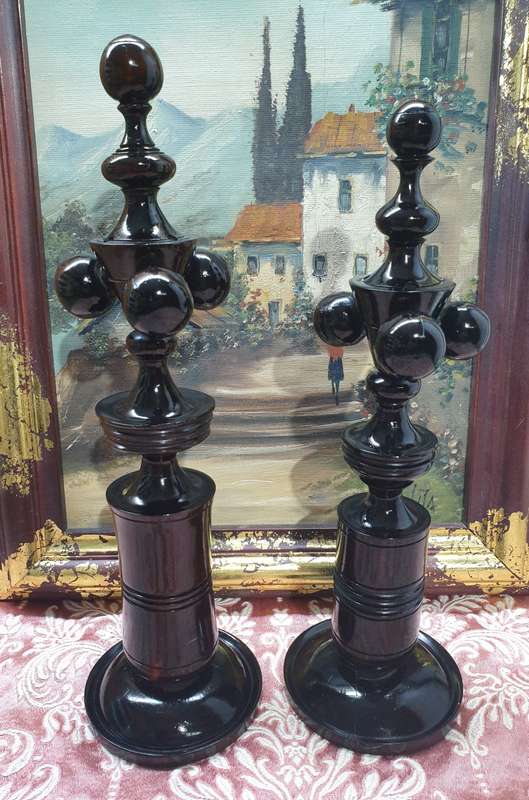 SOLID HARD WOOD ORNAMENTS