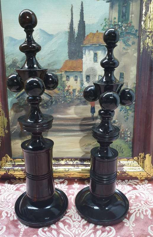 SOLID HARD WOOD ORNAMENTS