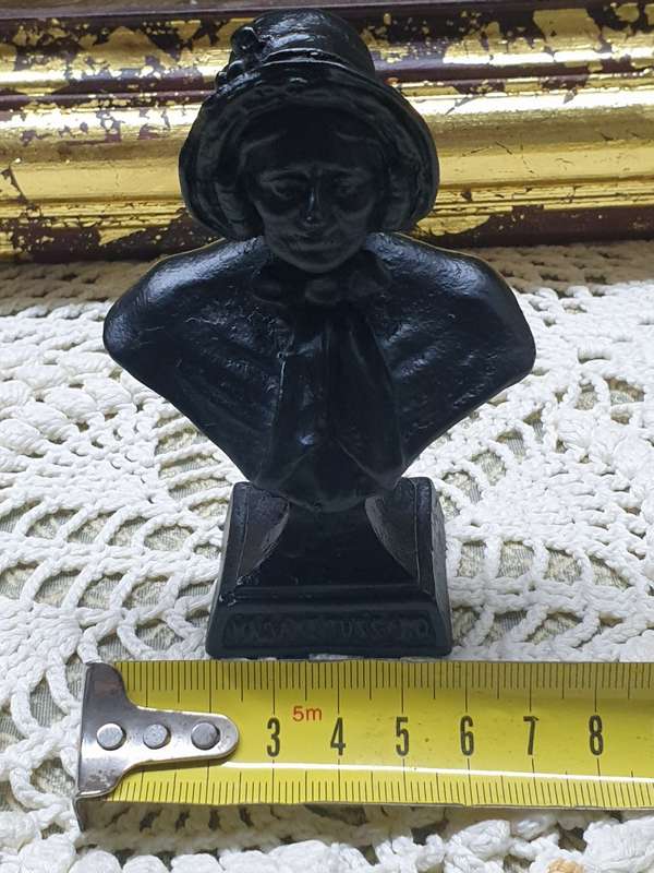 SMALL LADY FIGURINE