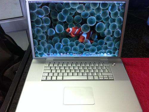 Apple Macbook pro 17 inch with all the bells !!!!!