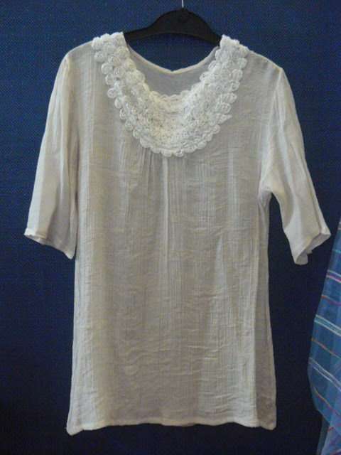 BLOUSE WITH ROSES
