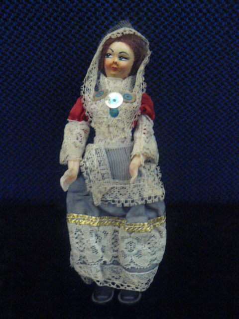 VINTAGE COLLECTABLE DOLL