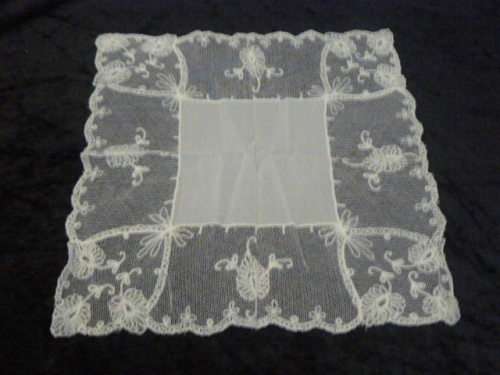 VINTAGE COTTON AND LACE HANKIE