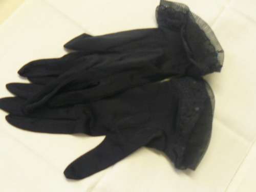 VINTAGE GLOVES BLACK SO PRETTY