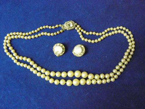 VINTAGE NECKLACE AND CLIP ONS