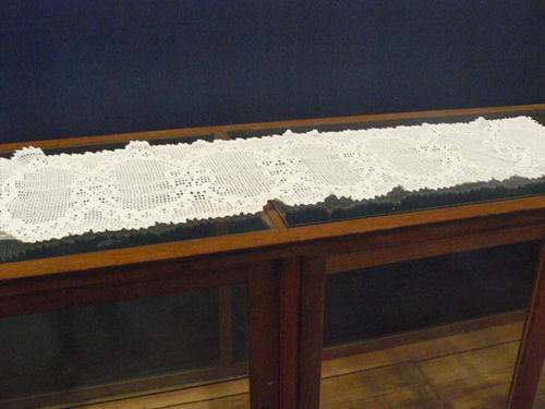 LOOOOOONG TABLE RUNNER STUNNER !!!!@@@@!!!!
