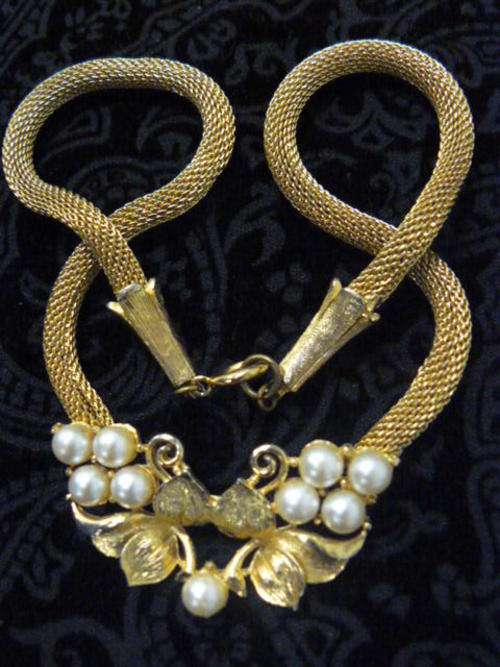 NECKLACE PLEASE HAVE A CLOSER L@@@@@@K !!!!!