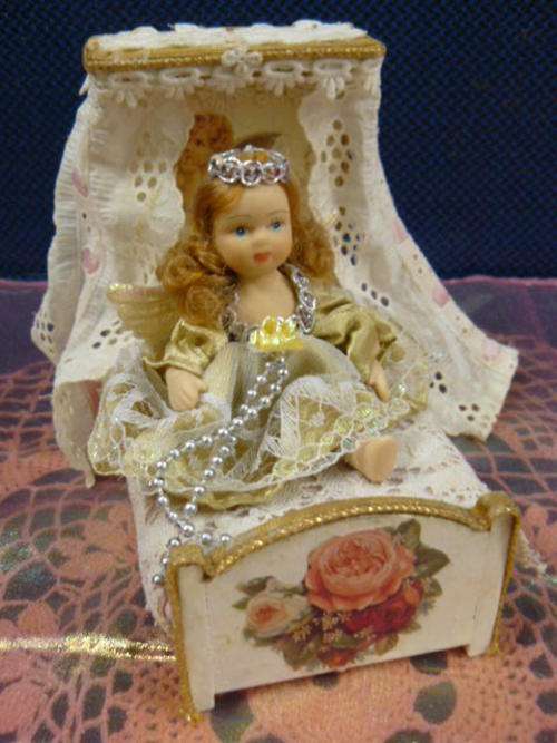 COLLECTABLE PORCELAIN DOLL AND BED FOR DOLL HOUSE SO PRETTY !!!!!@@@@@!!!!!