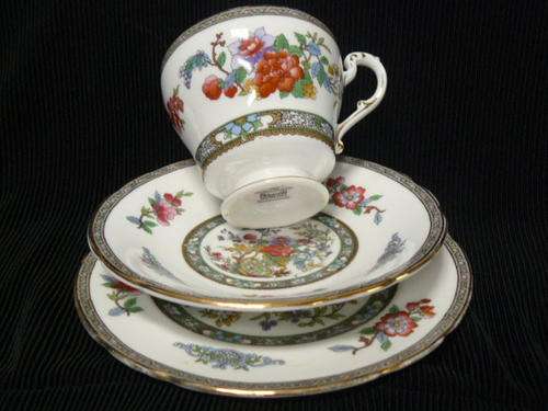 PARAGON TRIO  TREE OF KASHMIR MAJESTY THE QUEEN