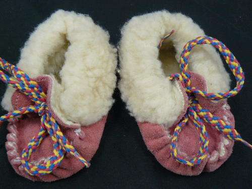 GENUINESHEEPSKIN MOCHASINS FOR BABY OR DOLL KEEP THEM TOOTSIES WARM !!!@@@!!!