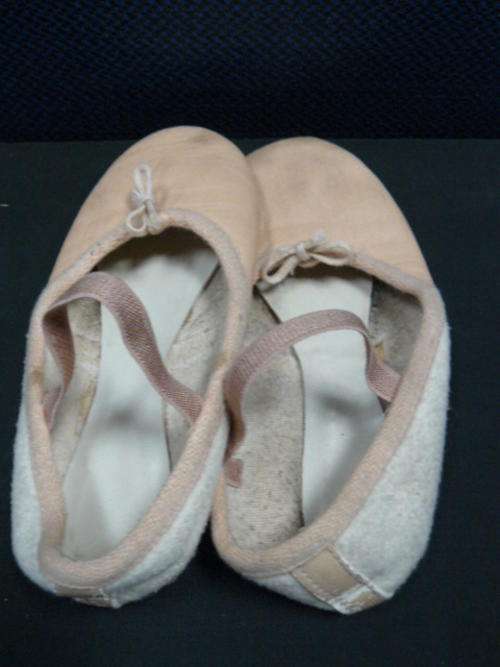 VINTAGE BALLET SHOES LEATHER AND MATERIAL