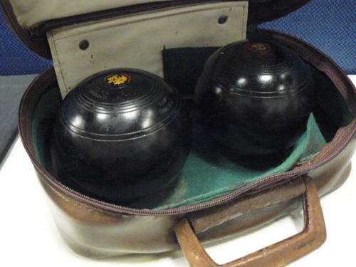 BOWLING BALLS IN CASE