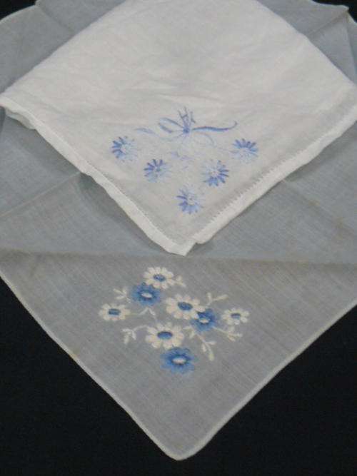 2 X HANKIES COTTON PRETTY