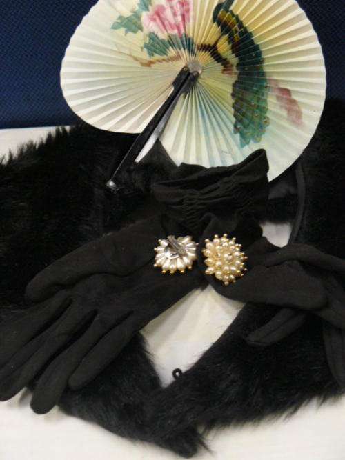FOUX BLACK FUR AND OTHER VINTAGE GOODIES ALL FOR ONE BID AND A FREE GIFT!!!@@@!!!