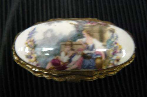 NEEDLE HOLDER WITH PORCELAIN TOP PRETTY