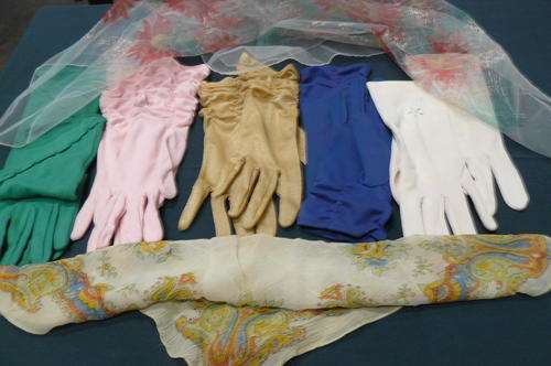 LOT OF VINTAGE MIXED LOT OF GLOVES AND SCARVES LUCKY DIP