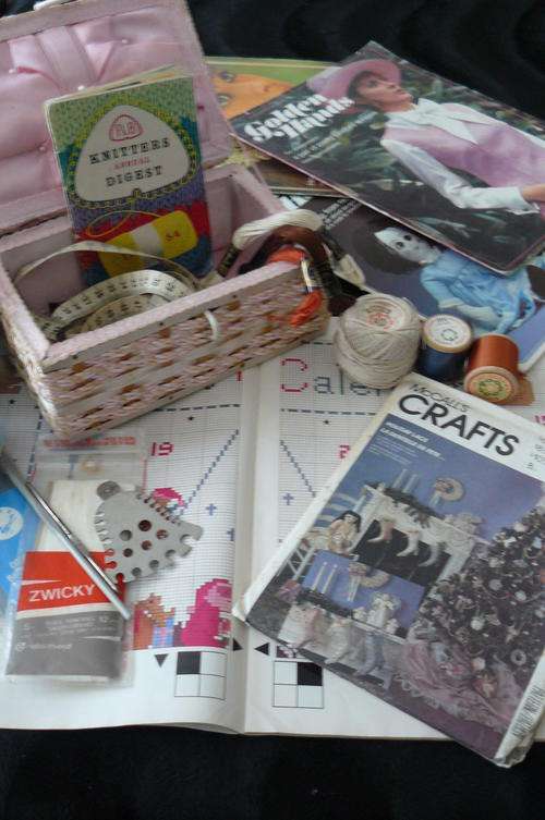 VINTAGE SEWING BASKET FULL OF GOODIES, PLEASE HAVE A LOOK!!!@@@!!!