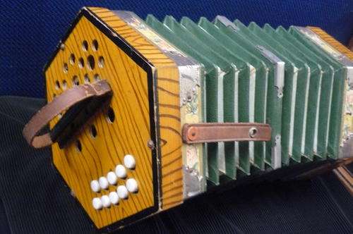 VINTAGE COLLECTABLE CONCERTION WORKING