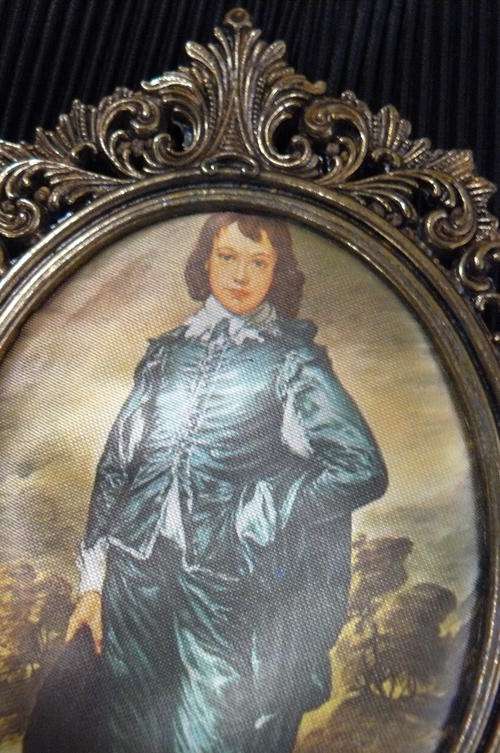 FRAMED SILK IN METAL FRAME