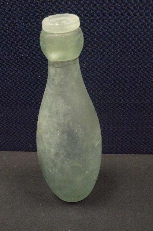 COLLECTABLE OLD GLASS BOTTLE WITH TOP