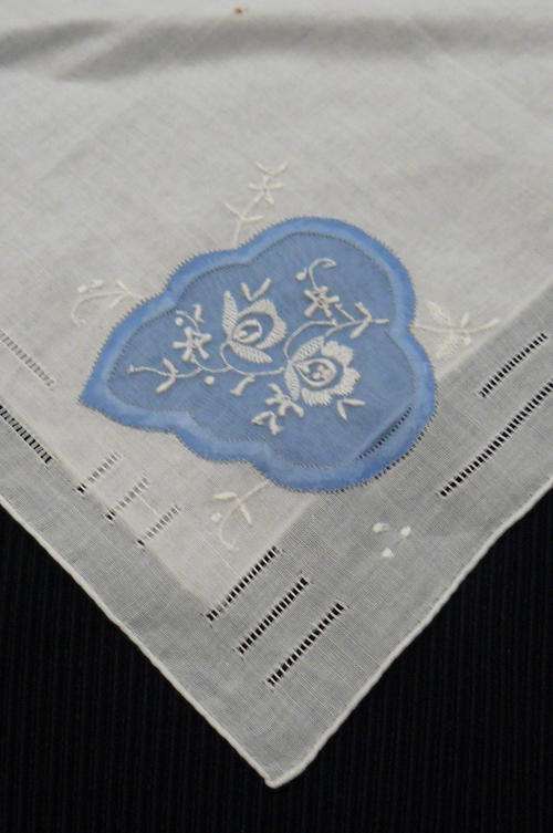 EMBROIDERED COTTON HANKIE