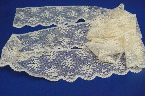 VINTAGE LIKE LACE OVER 2.5 METERS LONG