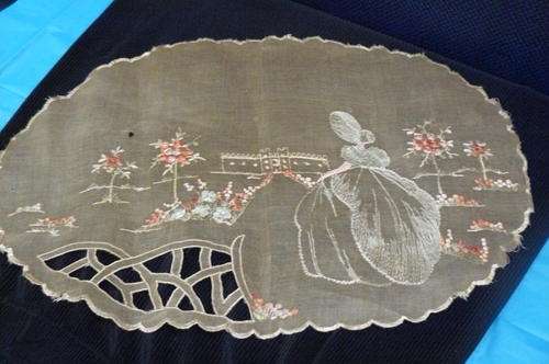 EMBROIDERED DOILIE SO FINE !!!!!