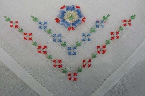 VINTAGE COTTON EMBROIDERED HANKIES VERY PRETTY