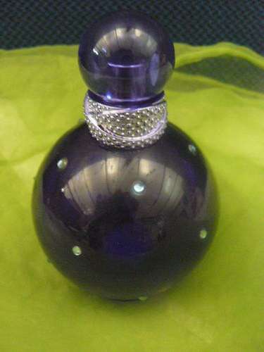 PRETTY COLLECTABLE PERFUME BOTTLE 100 MLS