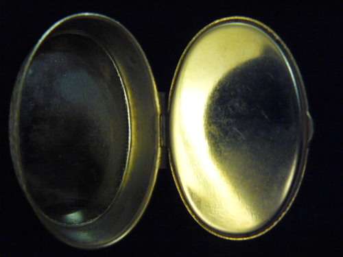 VINTAGE PILL BOX