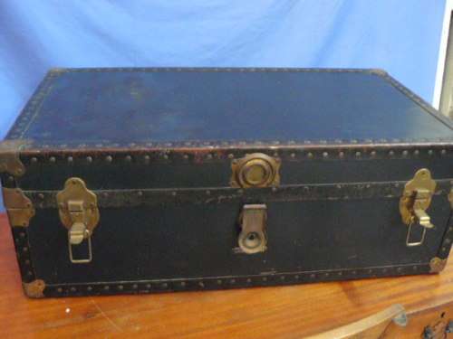 VINTAGE TRUNK LOVELY AND GOOD CONDITION