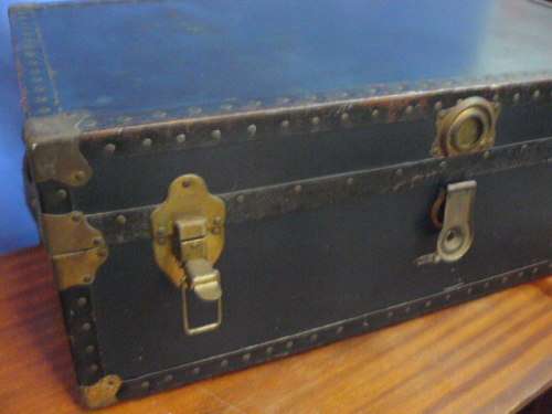 VINTAGE TRUNK LOVELY AND GOOD CONDITION
