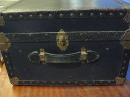 VINTAGE TRUNK LOVELY AND GOOD CONDITION