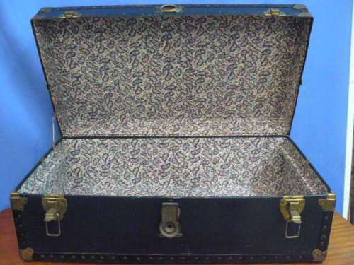 VINTAGE TRUNK LOVELY AND GOOD CONDITION