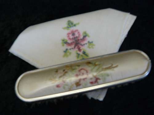 VINTAGE PETIT POINT BRUSH