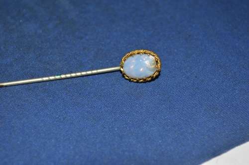 Pretty opal like lappelpin or hat pin !@!