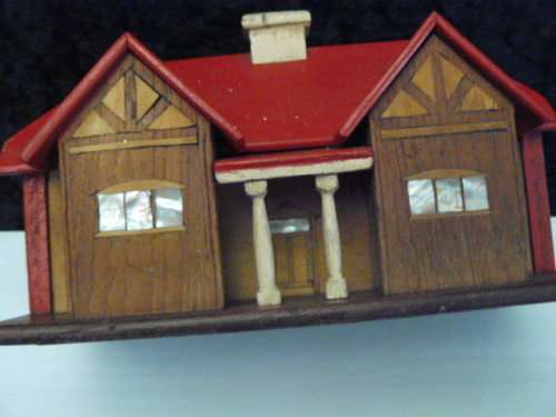 WOODEN HOUSE VINTAGE MONEY BOX HOUSE